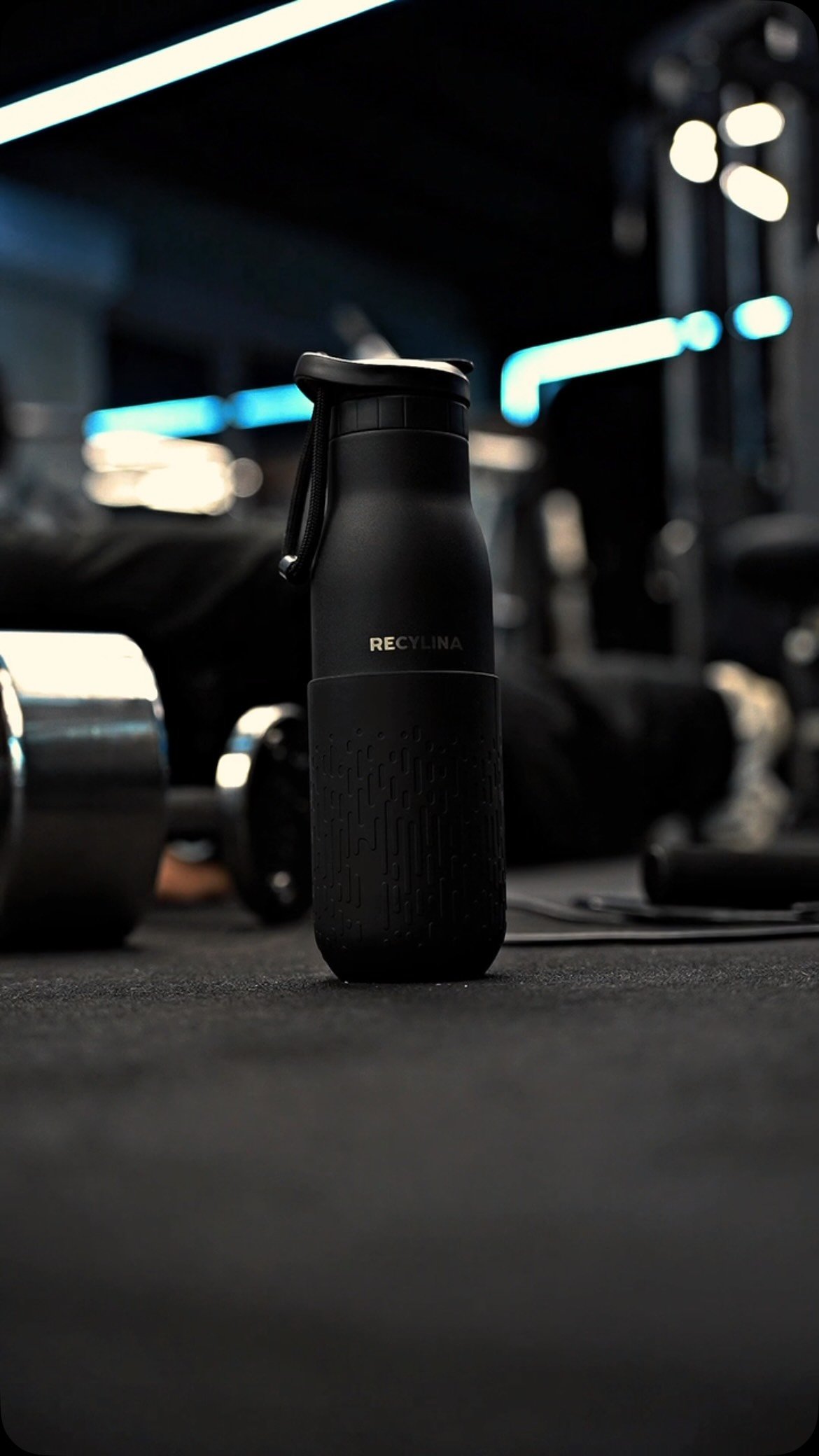 Workout while staying hydrated. 💧🖤 #waterbottle #hydration #workout #fyp #gym
